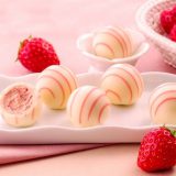 银座老店銀のぶどう推出白色情人节限定「草莓松露巧克力（苺のトリュフ）」