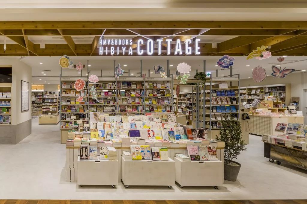 【日比谷】为宝冢歌剧迷、电影迷和女性所打造的新型态书店！HMV&BOOKS HIBIYA COTTAGE