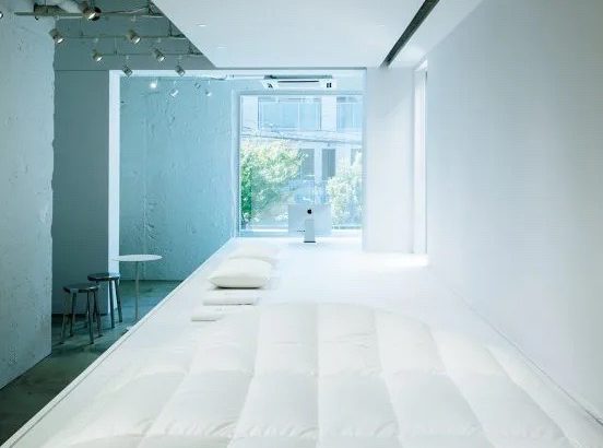 【东京】棉被店可以做到多美？一间像画廊的表参道棉被店｜表参道布団店
