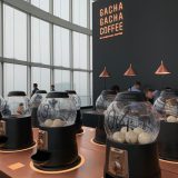 自己的咖啡自己扭！GACHA GACHA COFFEE 日本第一間扭蛋咖啡店诞生