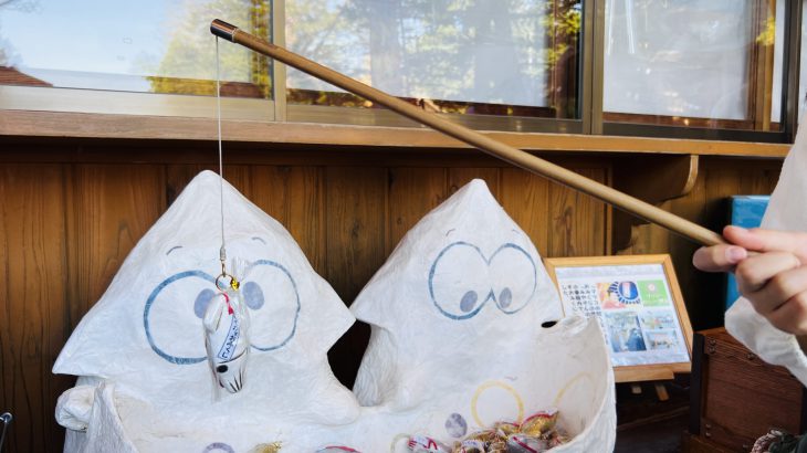【北海道函馆】到「汤仓神社」一起钓鱿鱼神签、摸神兔,还能搭配专属御守!