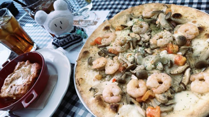 【轻井泽美食推荐】在红叶街道旁享用披萨与焗烤料理